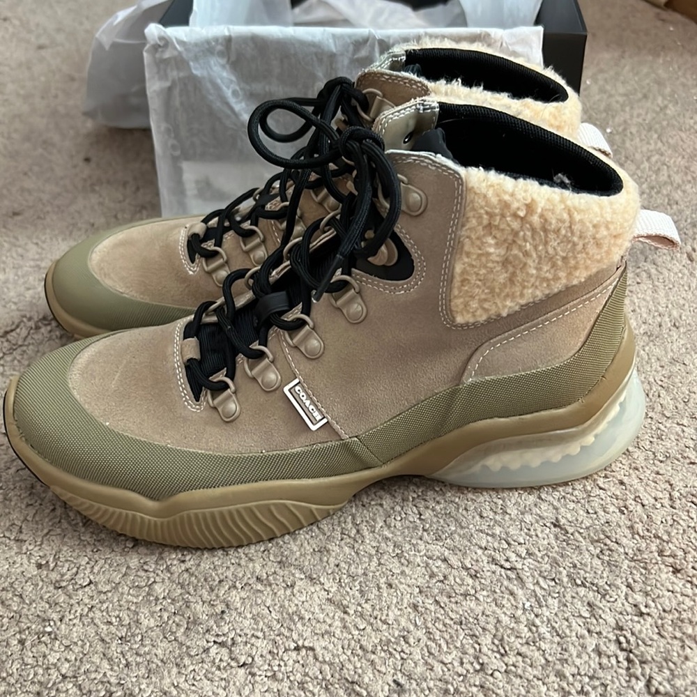 Coach Citysole Hiker, Size 8.